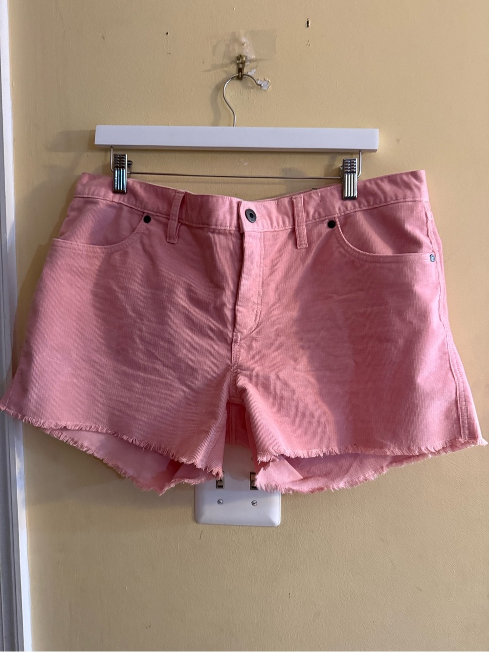 Carve Oahu Pink Women’s Frayed Hem Corduroy Denim Shorts, sz 14